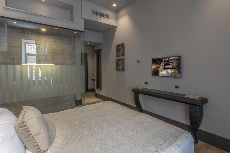 Forvm Boutique Hotel Trieste Bagian luar foto