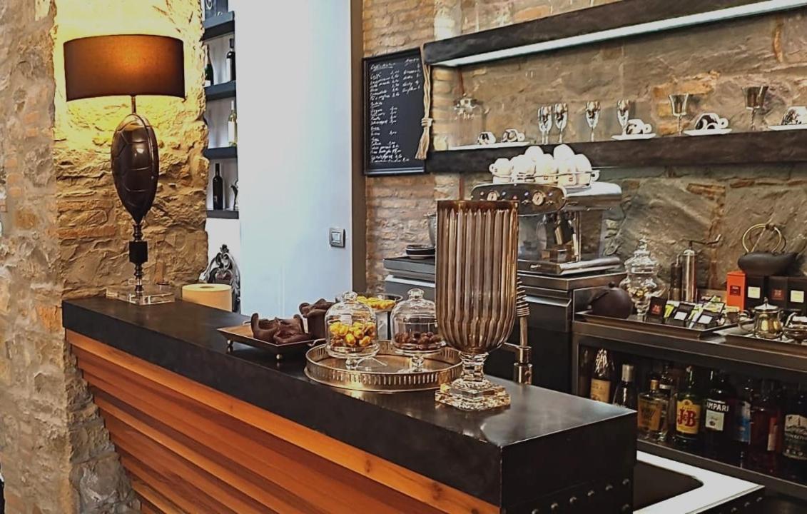 Forvm Boutique Hotel Trieste Bagian luar foto
