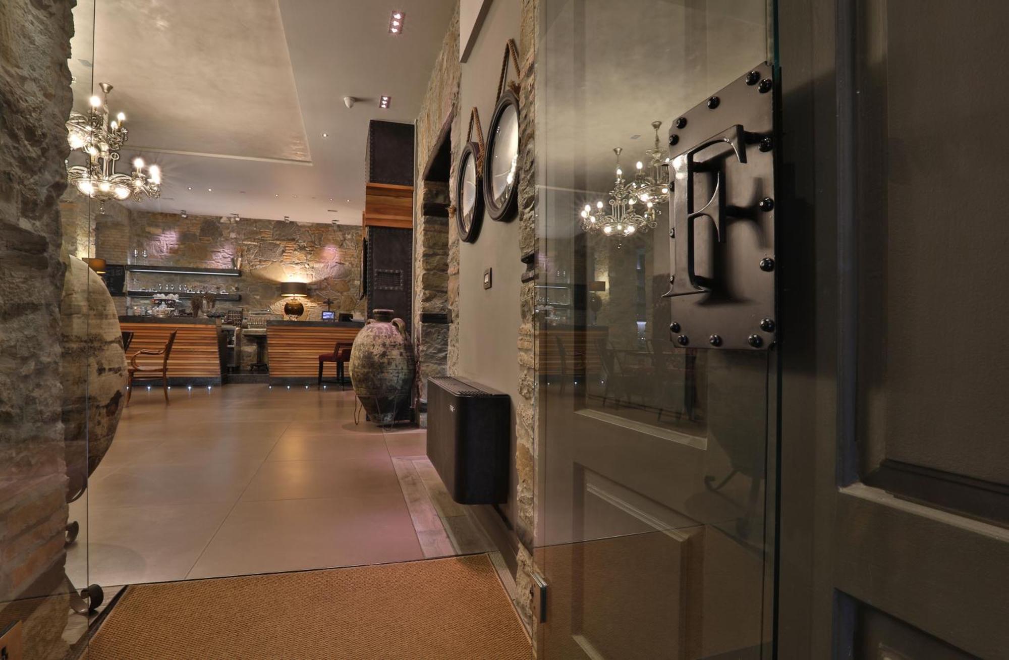 Forvm Boutique Hotel Trieste Bagian luar foto
