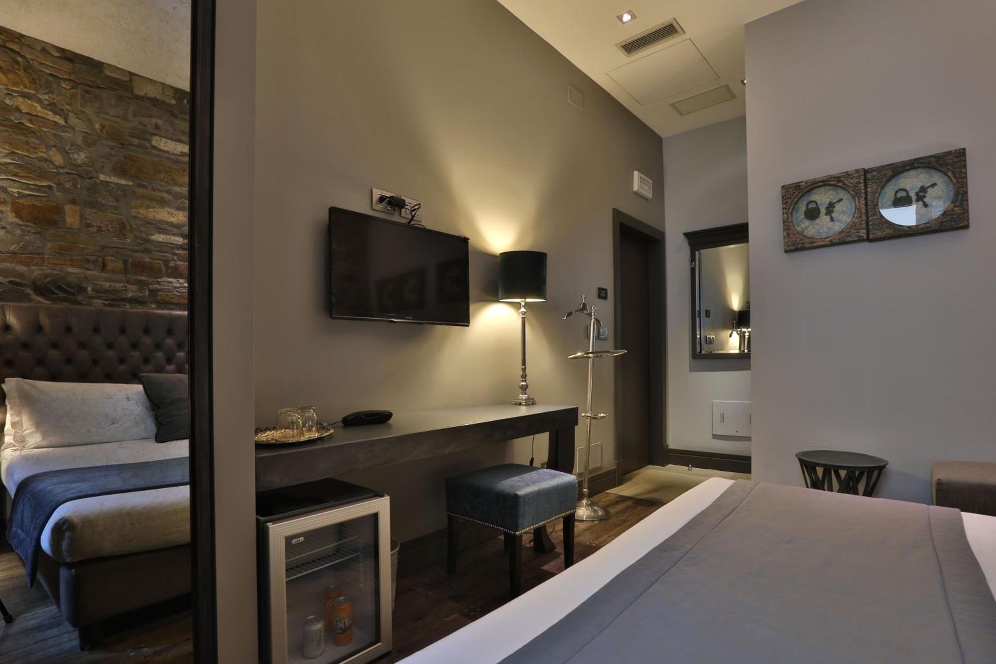 Forvm Boutique Hotel Trieste Bagian luar foto