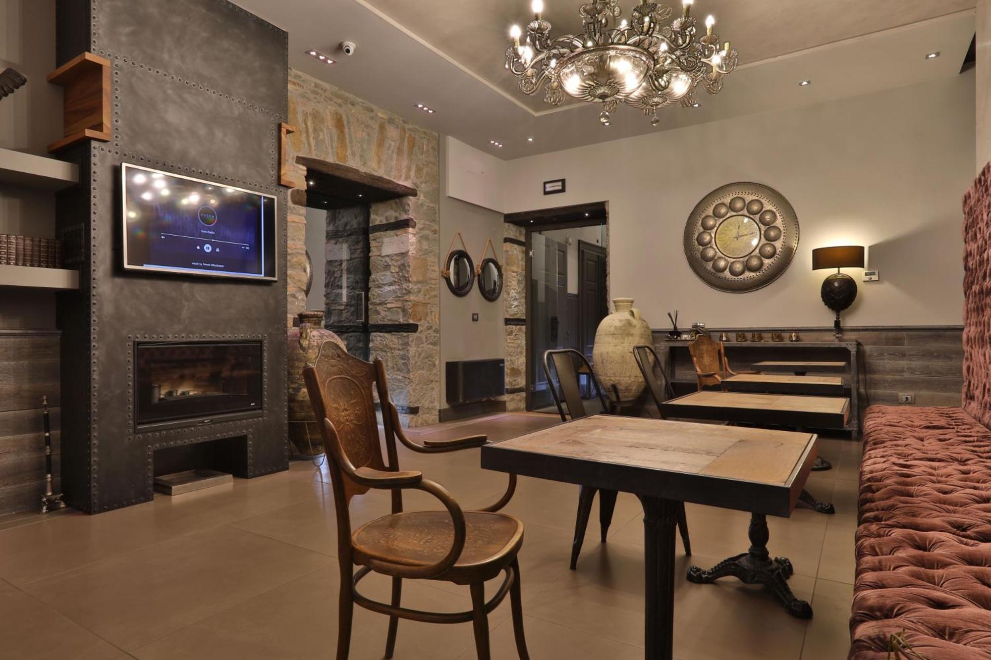 Forvm Boutique Hotel Trieste Bagian luar foto