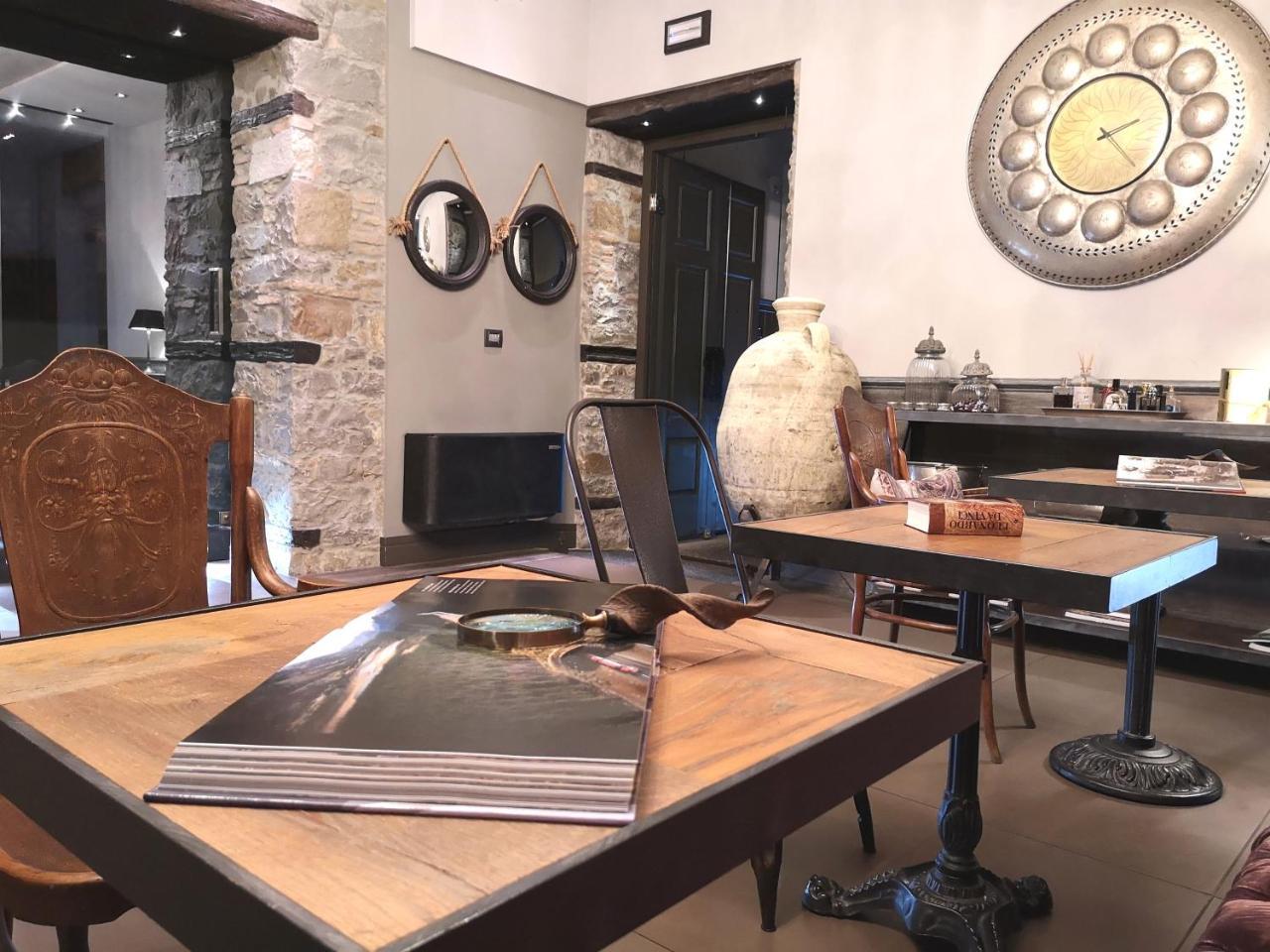 Forvm Boutique Hotel Trieste Bagian luar foto